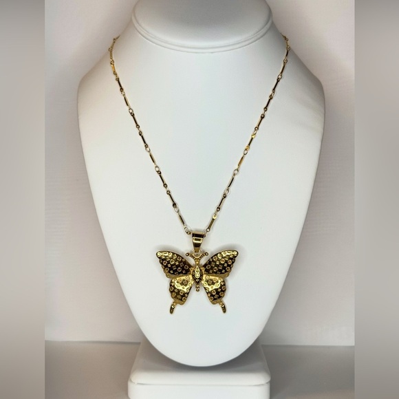 Jewelry - Gold Butterfly Pendant Necklace
